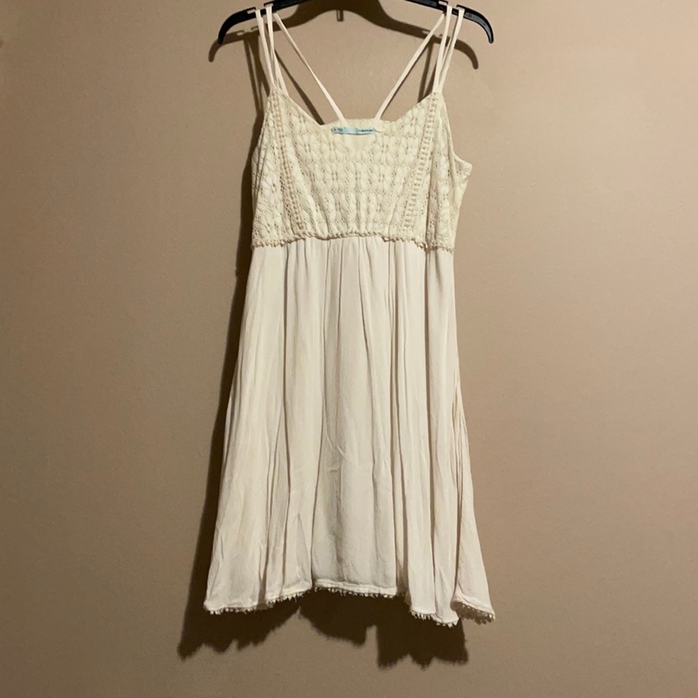 Size medium, white, flowy maurices sun dress.